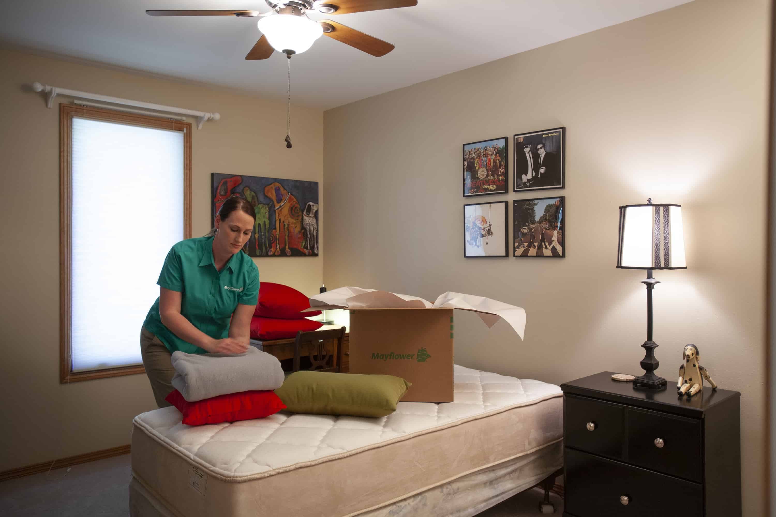 How to Pack Your Bedroom Moving Tips Mayflower®